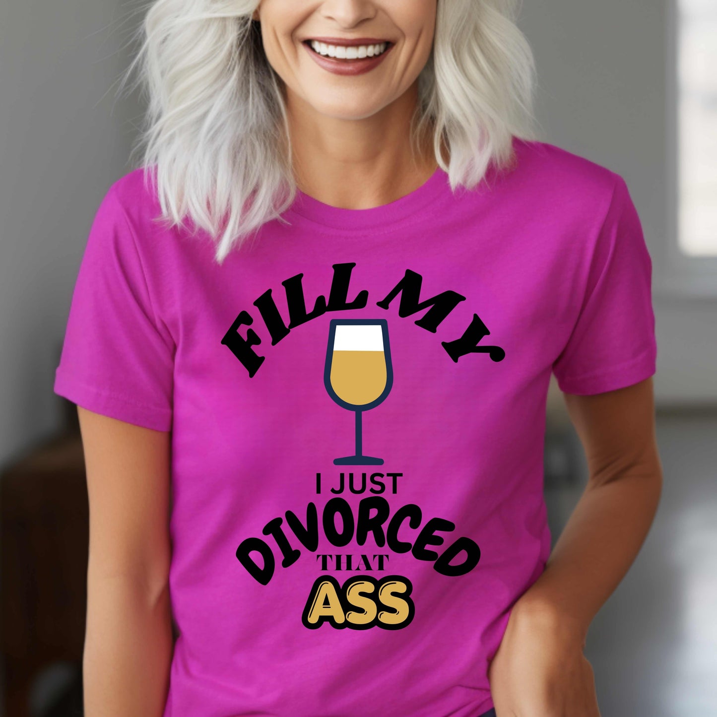 FILL MY GLASS I JUST DIVORCED THAT ASS. T-Shirt