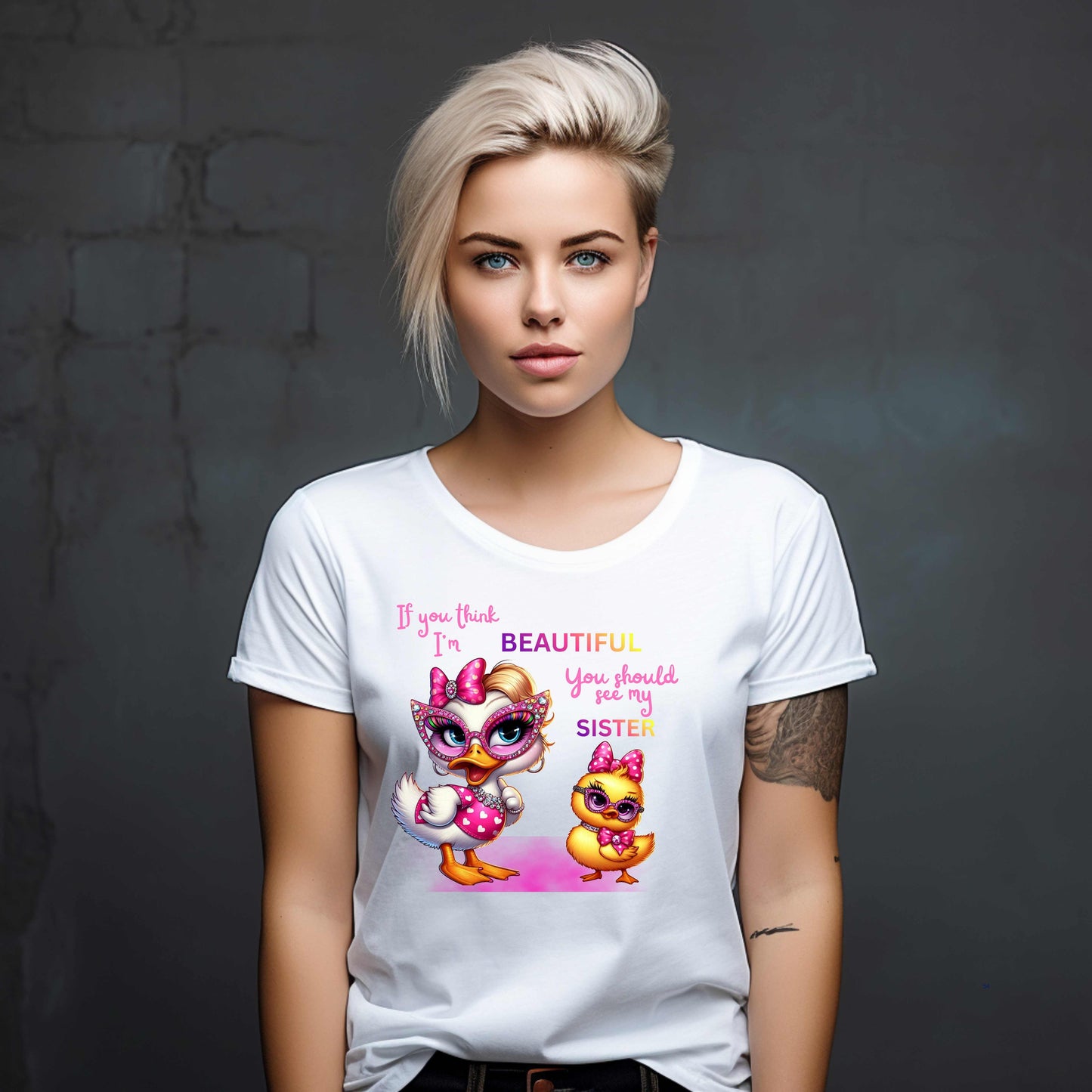 IF YOU THINK IM BEAUTIFUL , YOU SHOULD SEE MY SISTER. T-Shirt
